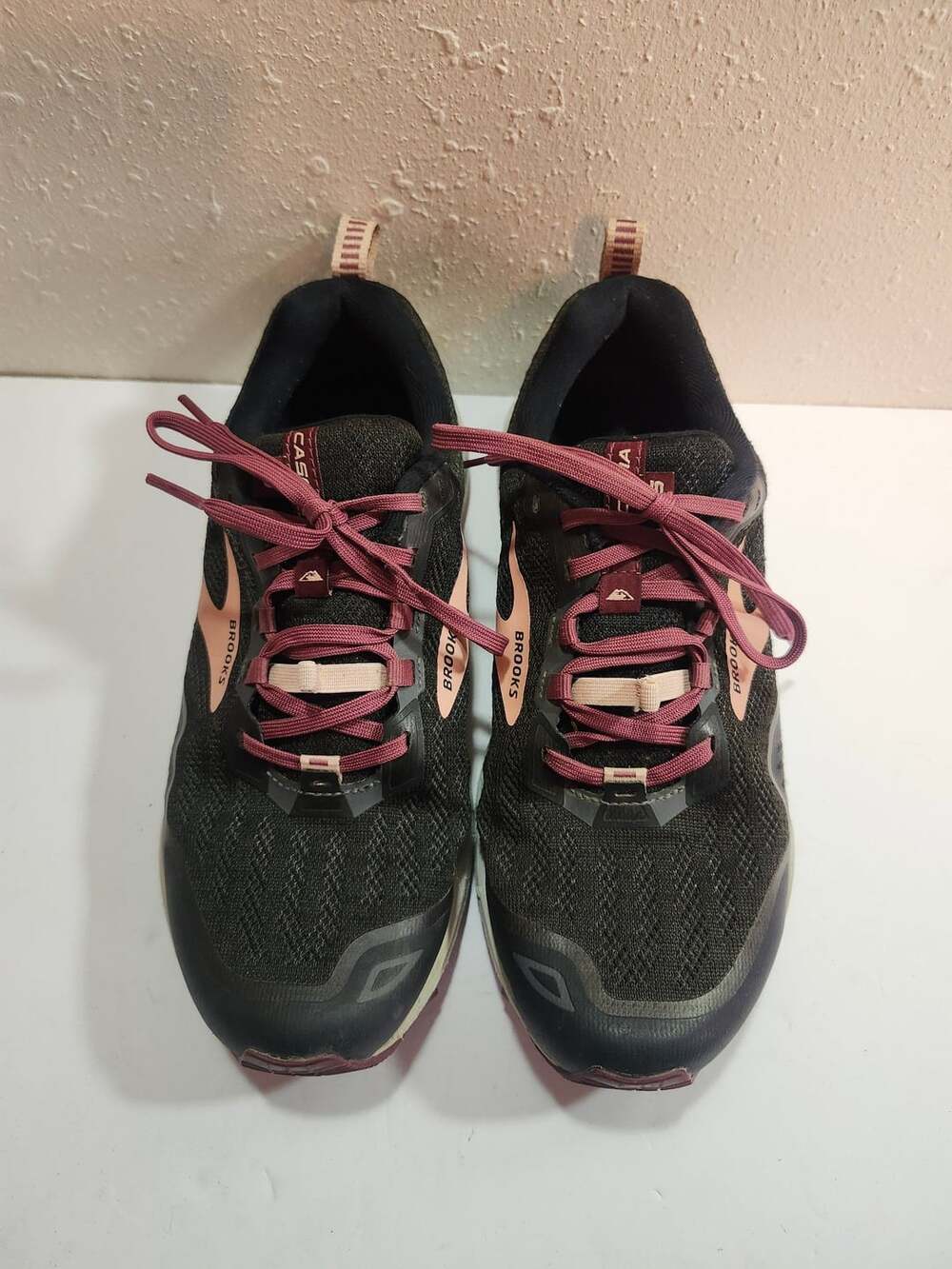 Brooks Cascadia 15 Size 9 Wide womens Black Pink Trail Running Shoes